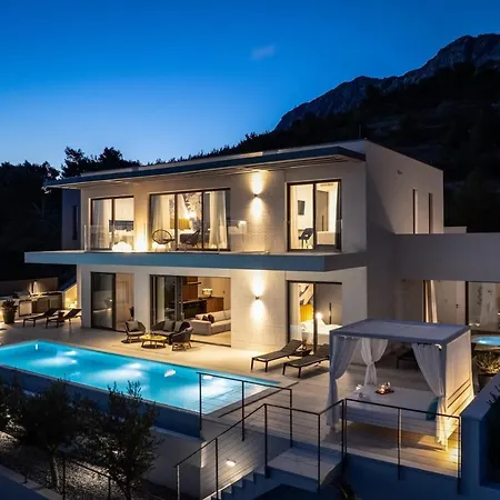 Luxury Andoris With Gym, Spa, Heated Pool