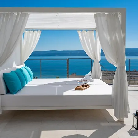 Luxury Andoris With Gym, Spa, Heated Pool