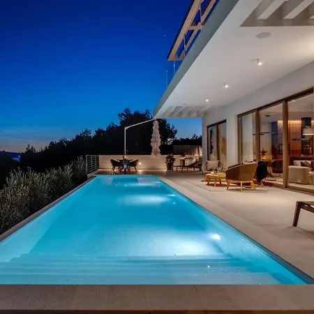 Luxury Andoris With Gym, Spa, Heated Pool Villa