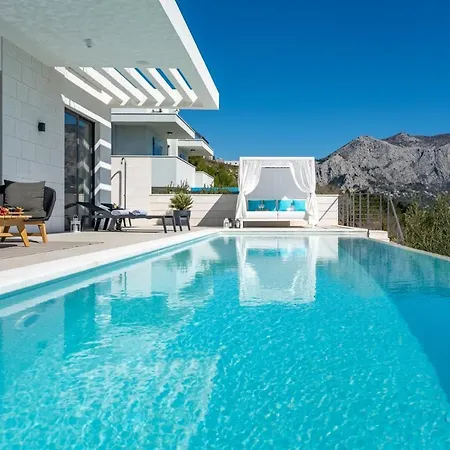 Luxury Andoris With Gym, Spa, Heated Pool
