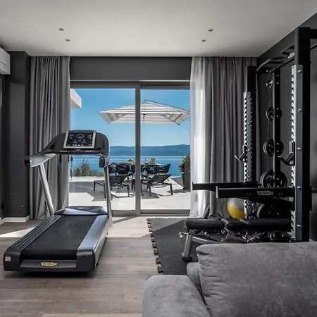 Luxury Andoris With Gym, Spa, Heated Pool