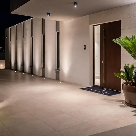 Luxury Andoris With Gym, Spa, Heated Pool Βίλα
