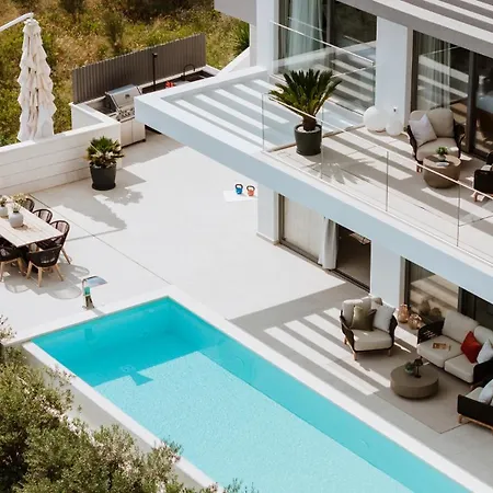 Luxury Andoris With Gym, Spa, Heated Pool