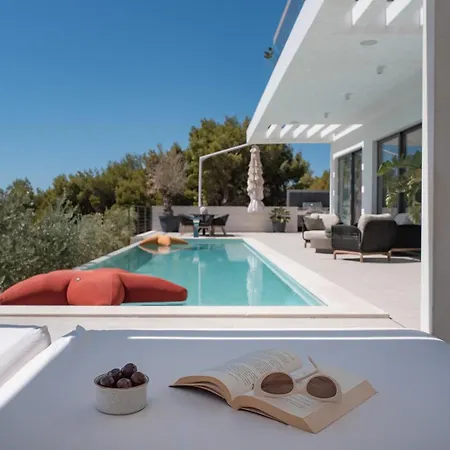 Luxury Andoris With Gym, Spa, Heated Pool Villa *