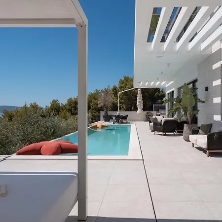 Luxury Andoris With Gym, Spa, Heated Pool