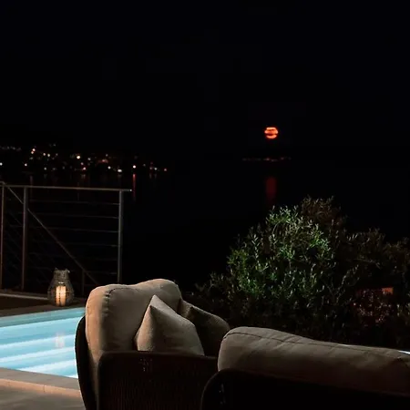 Luxury Andoris With Gym, Spa, Heated Pool Вілла