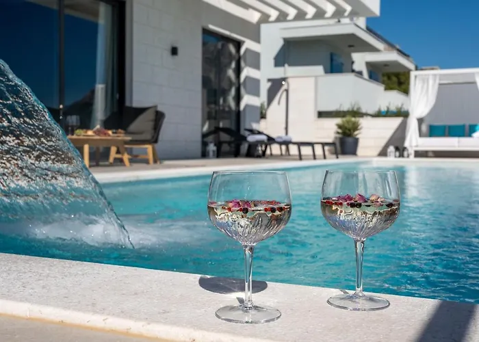 Luxury Andoris With Gym, Spa, Heated Pool * Duće