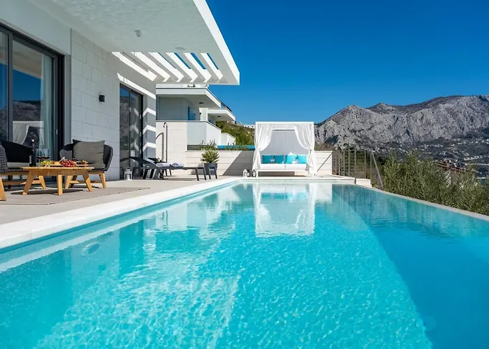 Luxury Andoris With Gym, Spa, Heated Pool