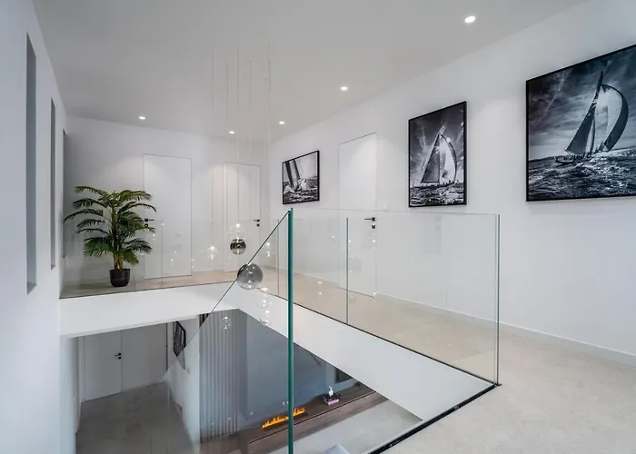 Luxury Andoris With Gym, Spa, Heated Pool