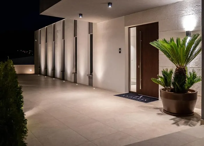 Luxury Andoris With Gym, Spa, Heated Pool Βίλα